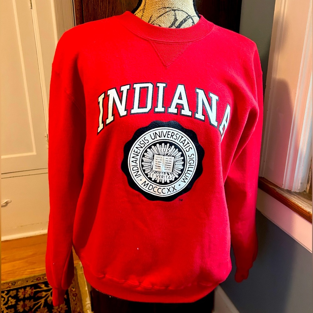Indiana Hoosiers red crew neck.
